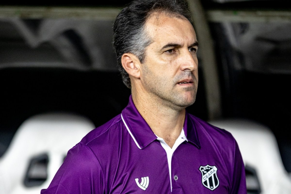 Após um ano e dois títulos, Vitória reencontra Léo Condé em duelo nordestino