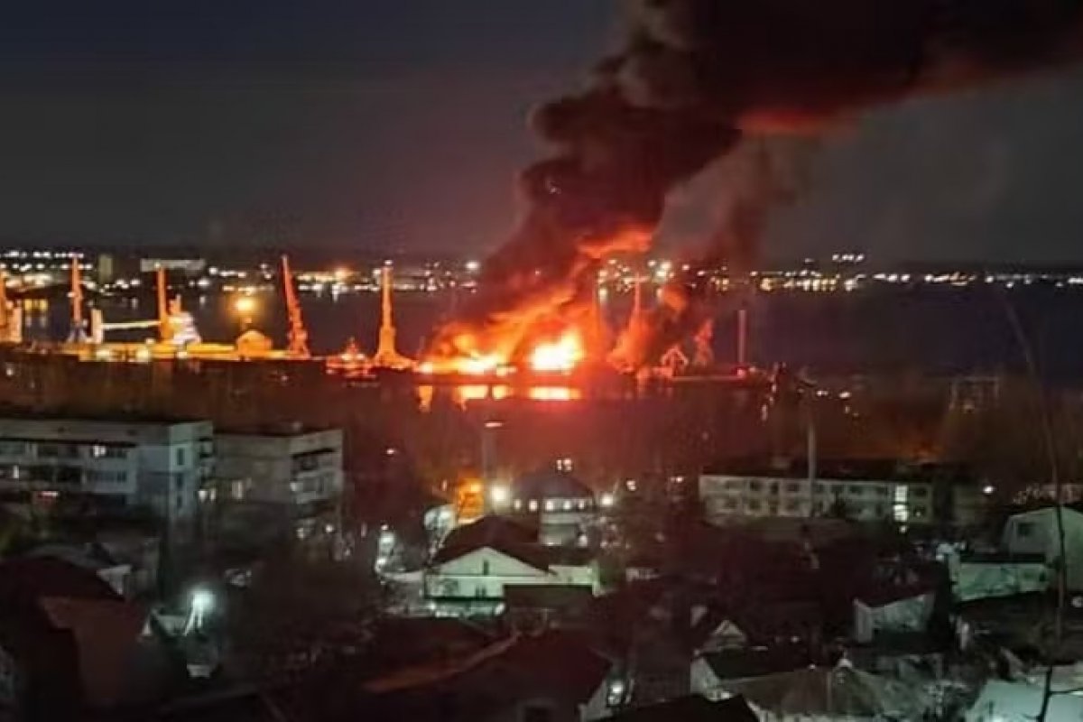 Ucrânia ataca porto, e Rússia decreta estado de emergência