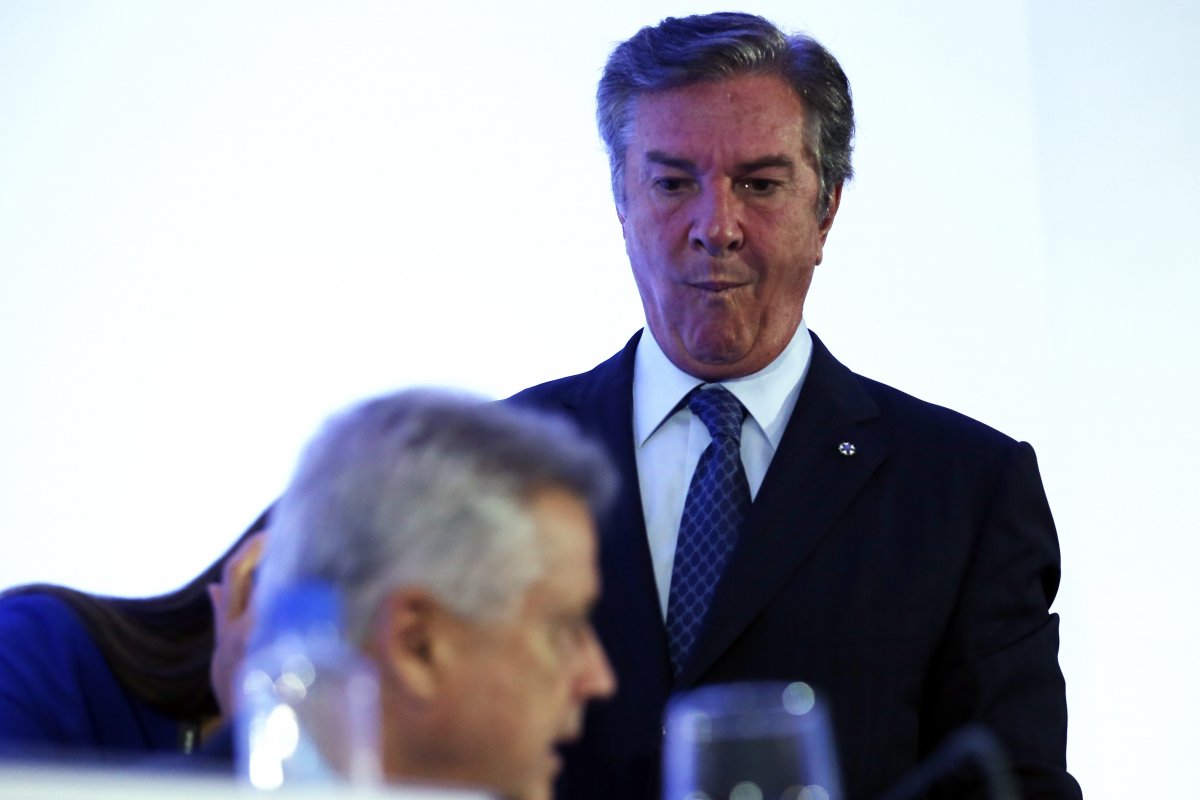 Collor pode receber parentes em prisão domiciliar, mas precisa avisar se for a médico