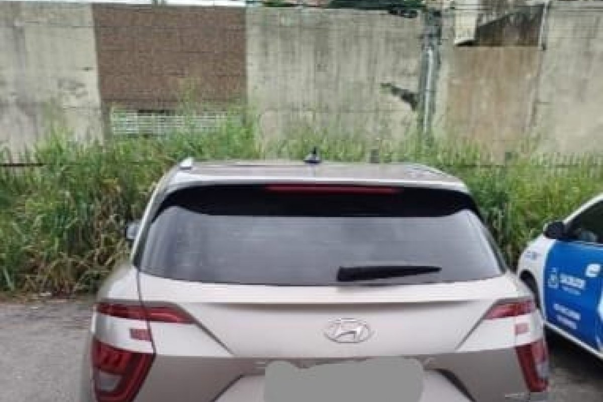 PM recupera carro roubado em Lauro de Freitas 