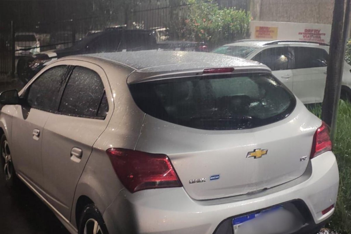 Homem é preso com veículo roubado no bairro do Comércio