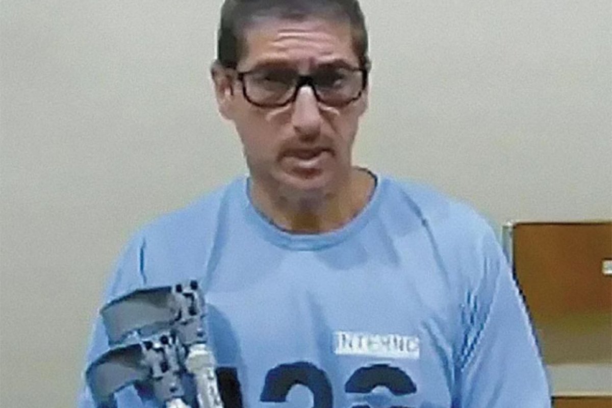 Ronnie Lessa vive regime informal de solitária há 300 dias, diz defesa, que pede visita de juiz