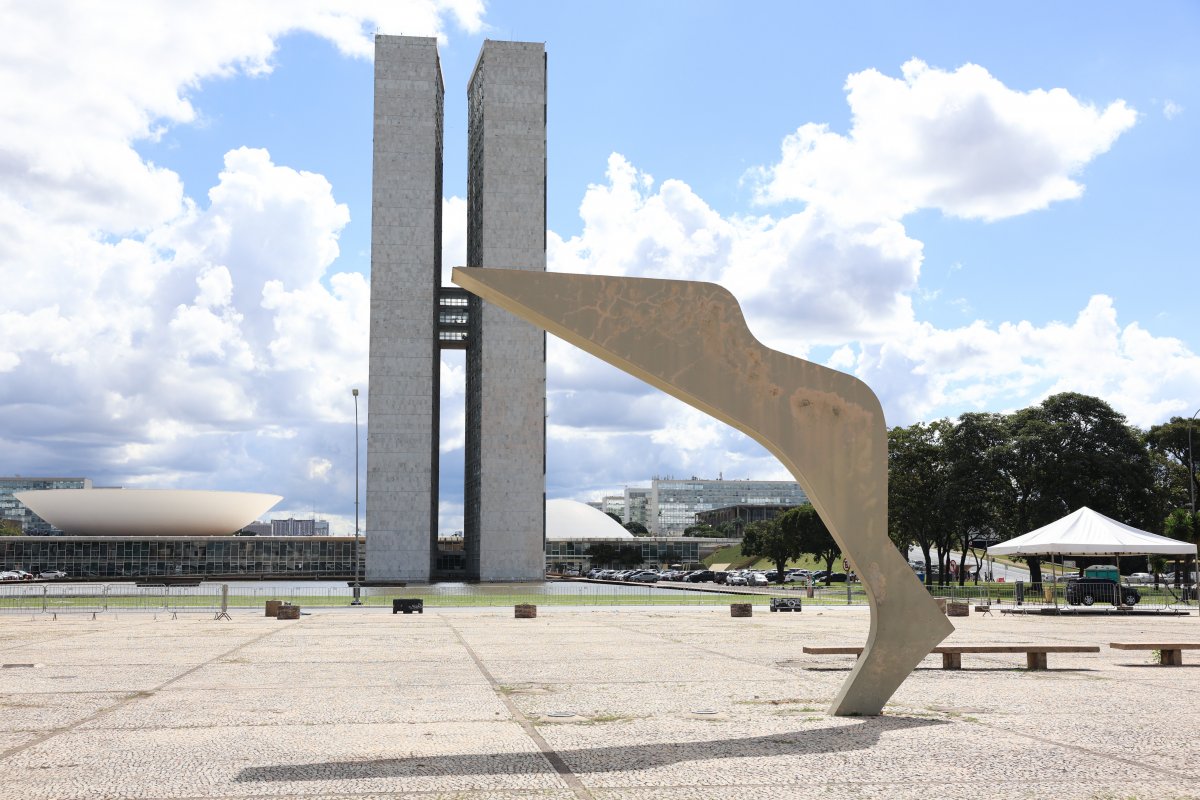 Praça dos Três Poderes espera R$ 25 mi para revitalização, mas projeto é alvo de críticas