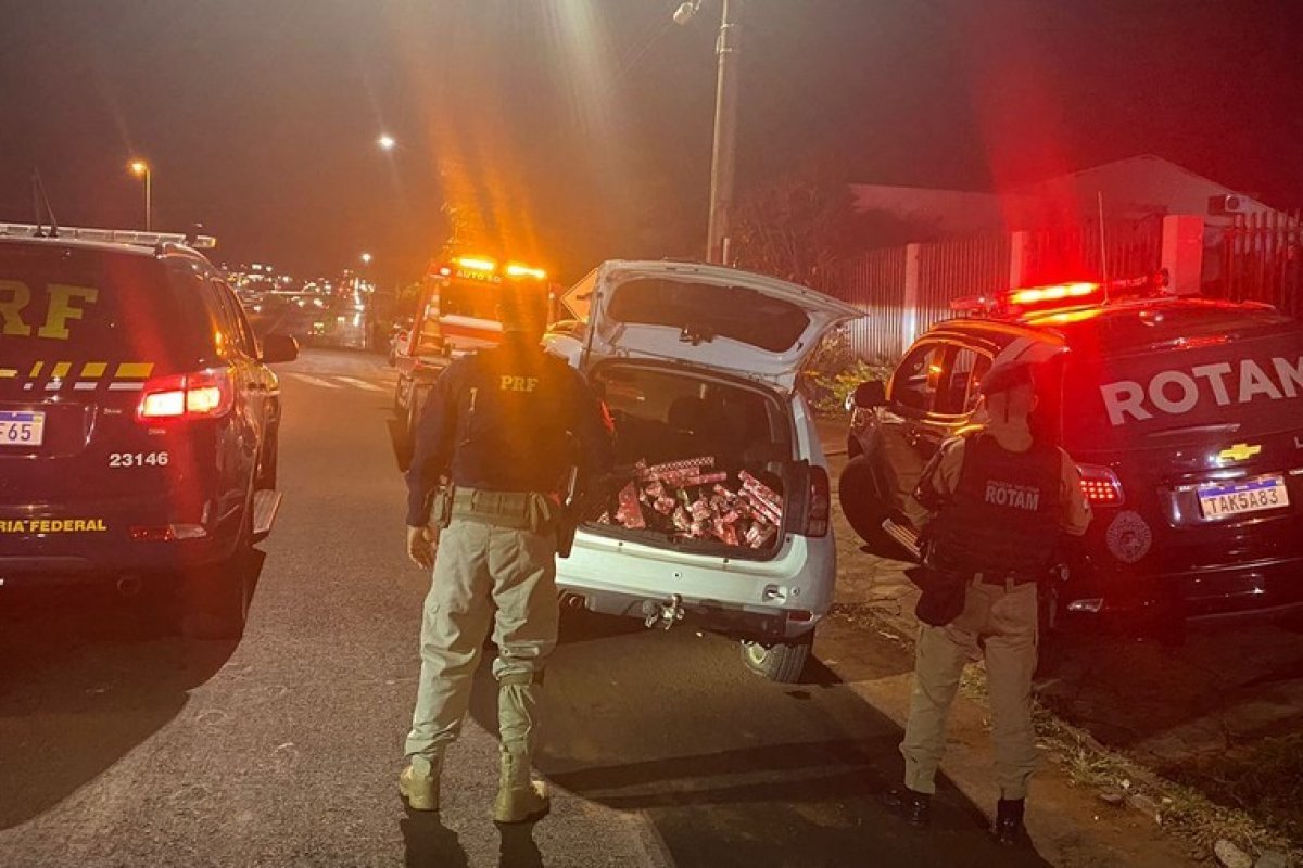 Vídeo: homens jogam óleo e caixas com drogas em viatura durante perseguição policial na BR-277