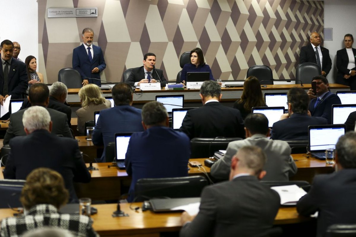 Moro não se lembra do conteúdo das mensagens e quer que site publique conteúdo na íntegra