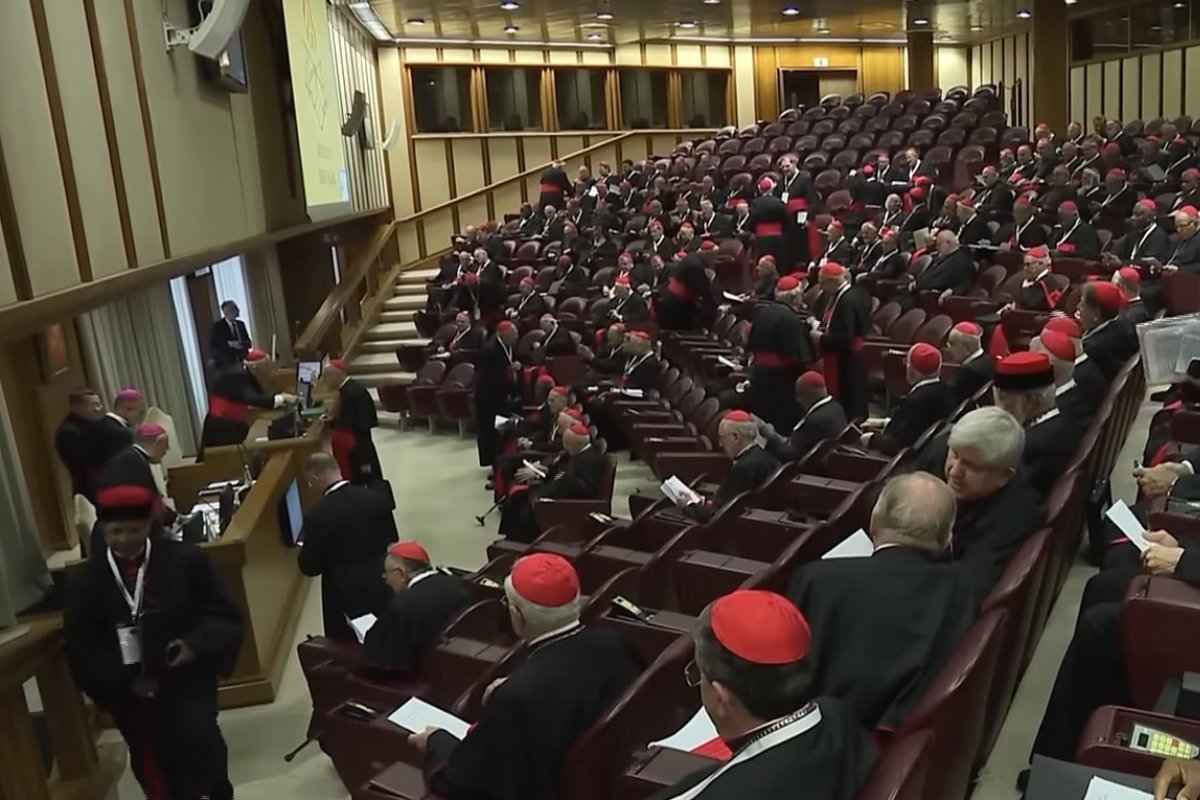 Cardeais participam de reunião geral no Vaticano um dia antes do Conclave
