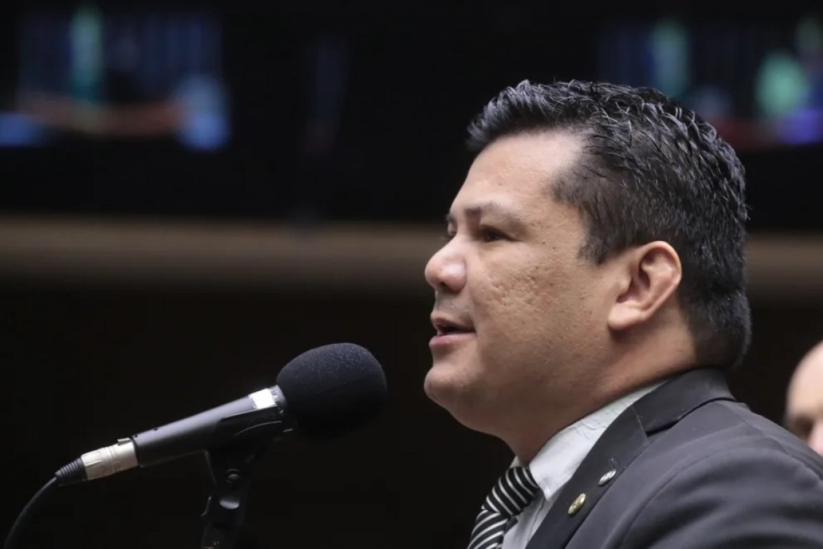 Câmara avalia nesta terça (6) pedido de suspensão do mandato de Gilvan da Federal por ofensas a Gleisi Hoffmann