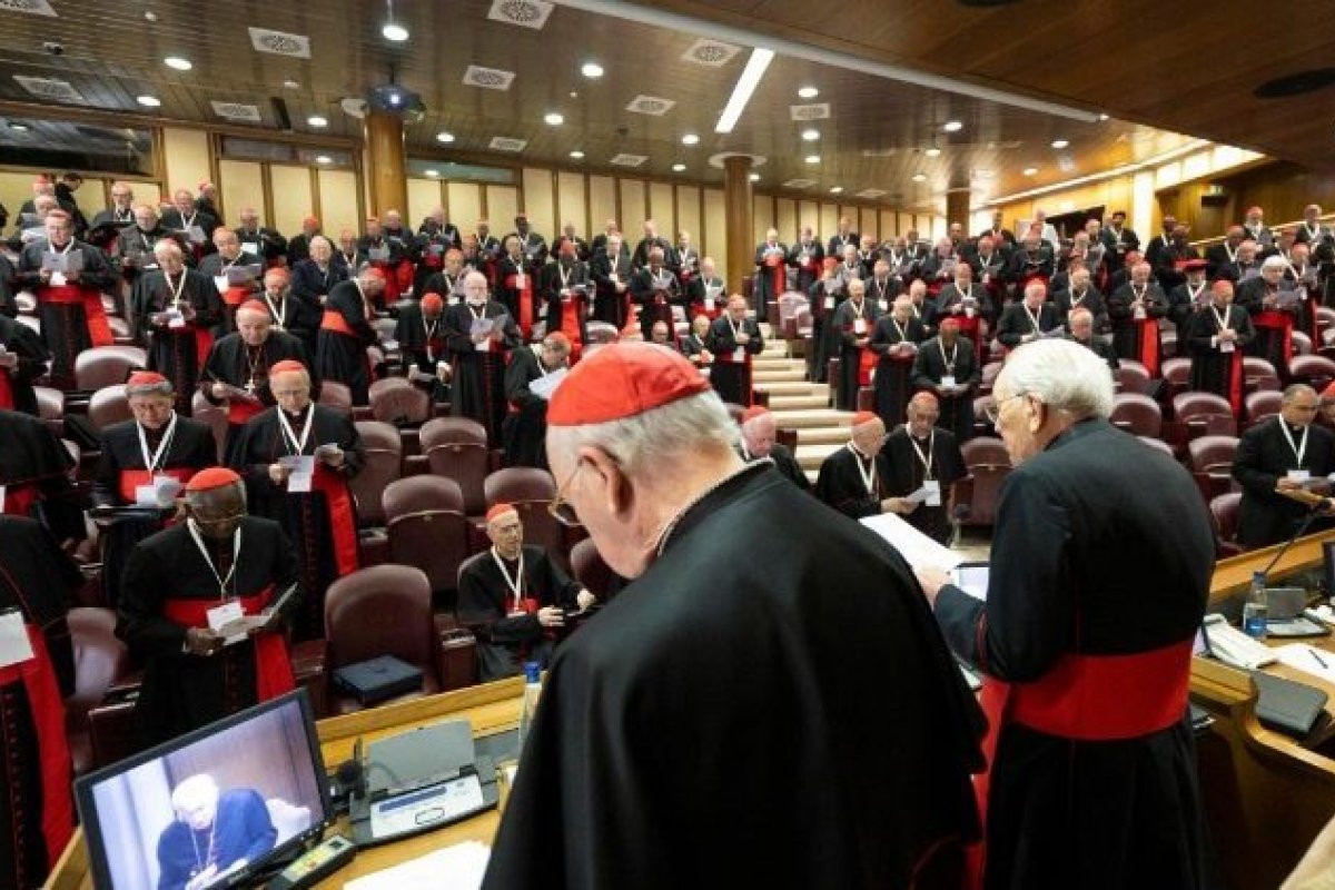 Conclave: cardeais iniciam isolamento no Vaticano para eleger novo papa