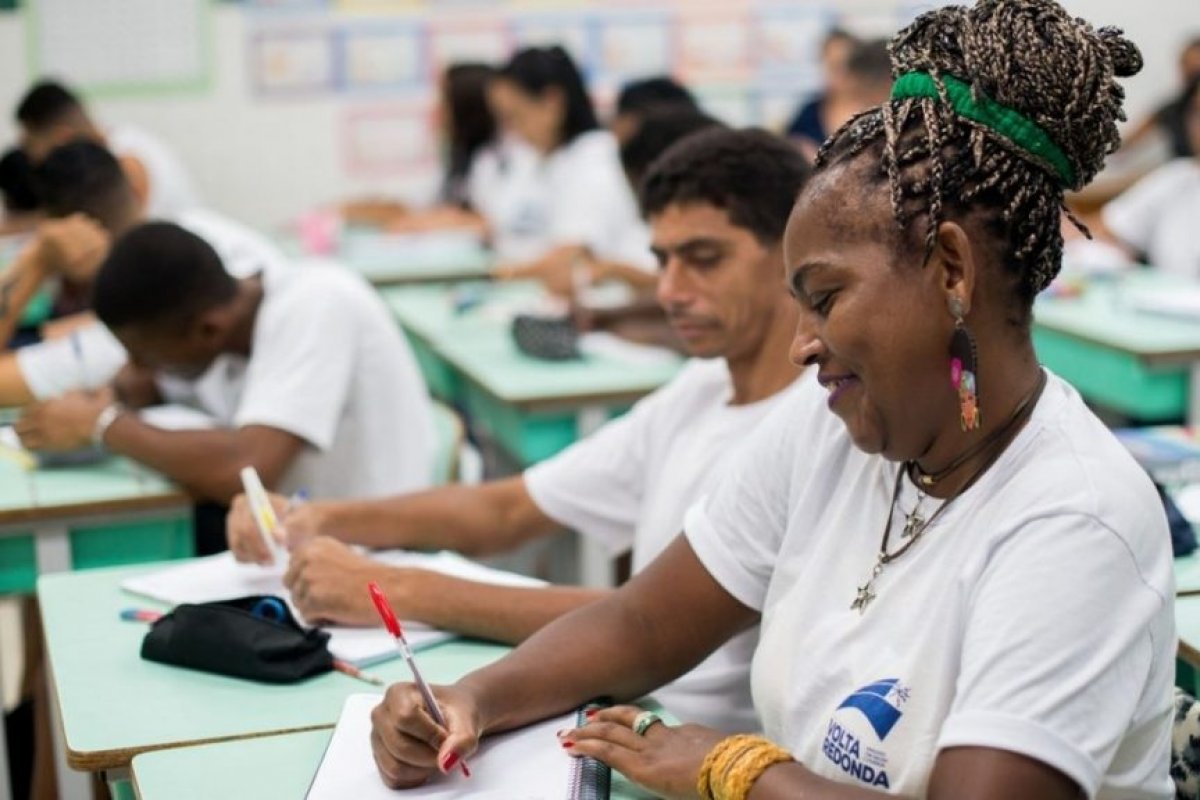 1 em cada 5 cidades do país não oferece educação básica para adultos