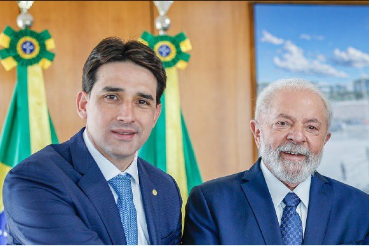 Agência contratada pelo governo faz serviços para rede pessoal de ministro de Lula