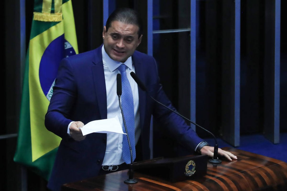 PDT do Senado diverge de bancada da Câmara e diz seguir na base de Lula