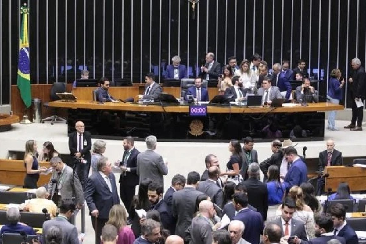 Câmara aprova projeto para ampliar número de deputados de 513 para 531 ao custo de R$ 65 mi ao ano