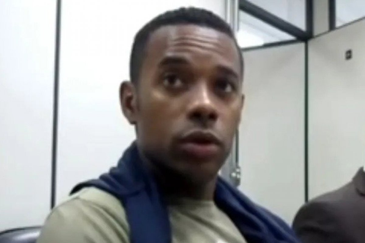 Defesa de Robinho apresenta recurso para diminuir pena por estupro