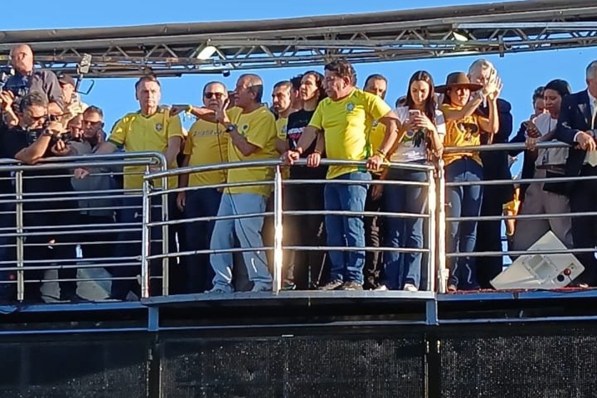 Bolsonaro participa de ato por anistia a 8/1 em Brasília