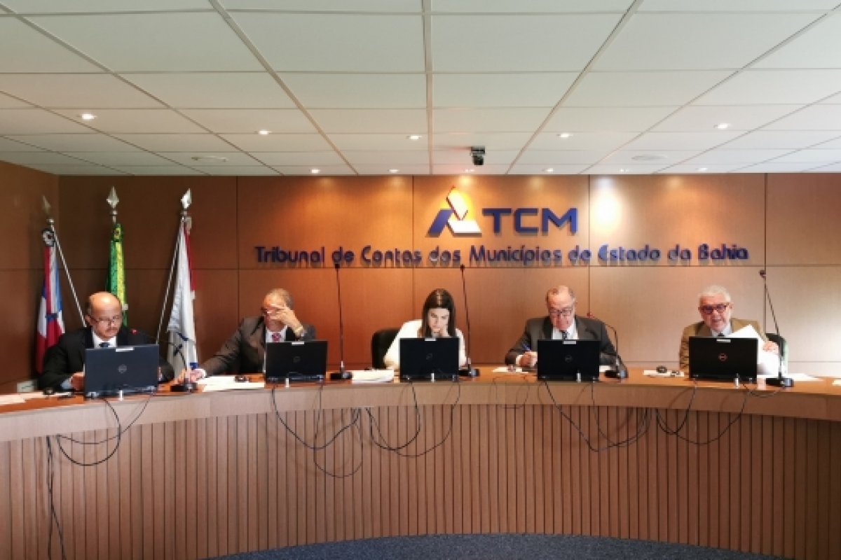Prefeitos baianos são multados por extrapolação do limite para despesa total