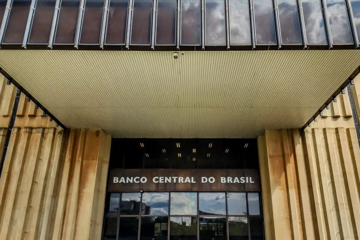 BC eleva Selic em 0,5 ponto percentual, a 14,75% ao ano, no maior nível em quase 20 anos
