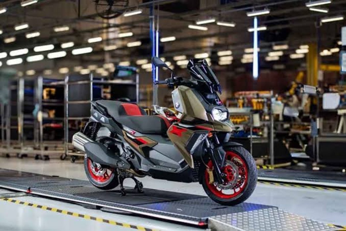 BMW Motorrad começa produção do scooter C 400 X em Manaus