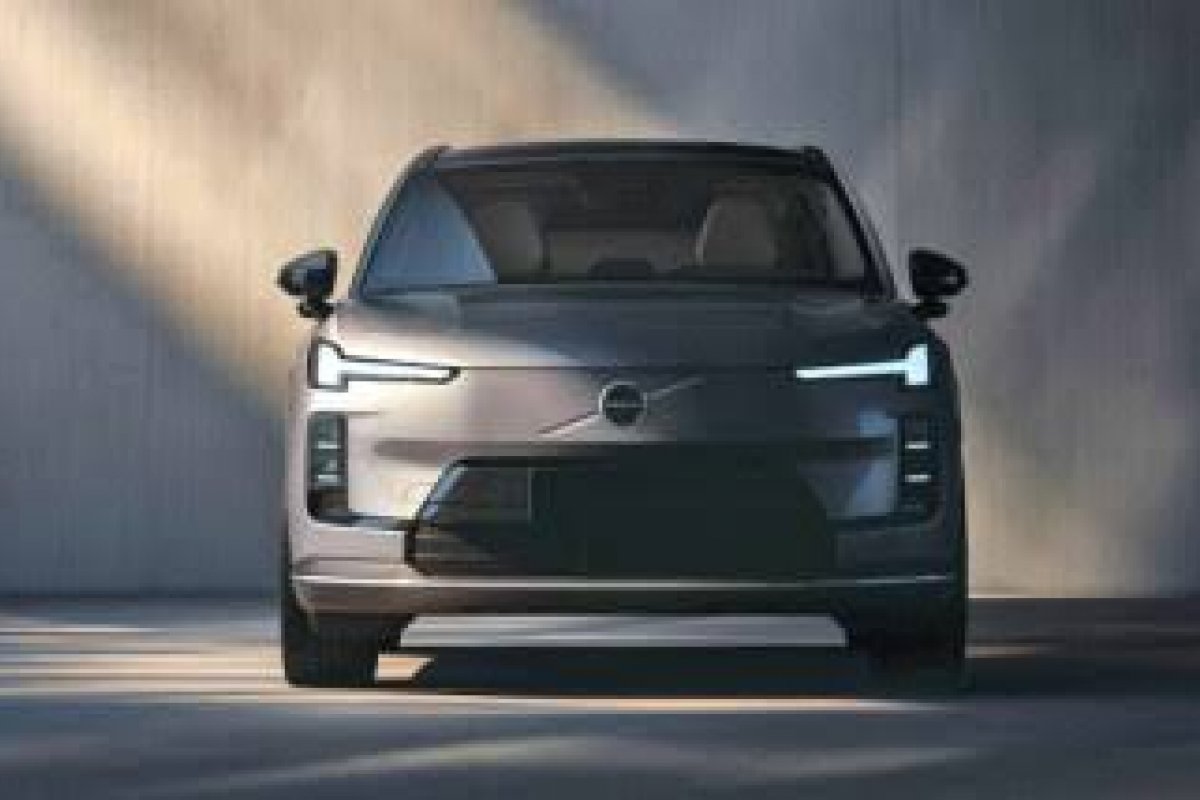 Volvo apresenta novo XC70 com inédito sistema EREV
