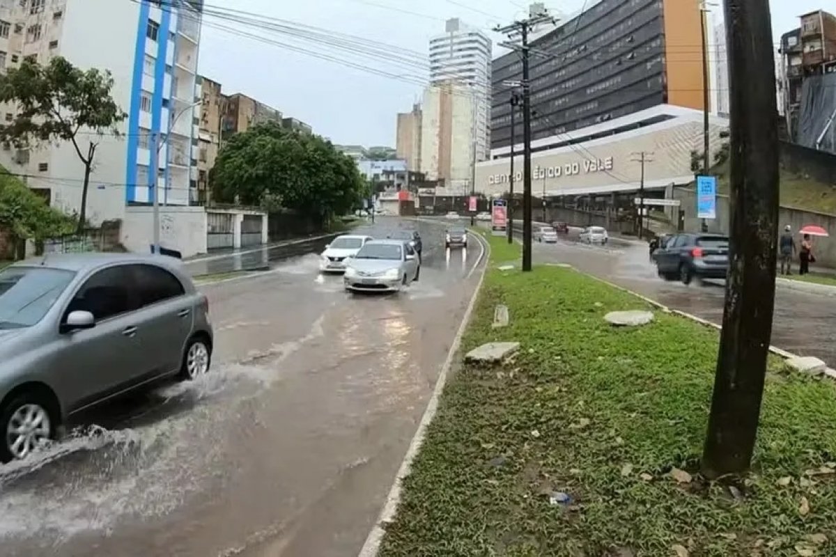 Salvador encara mais um dia de fortes chuvas; confira a previsão para o fim de semana