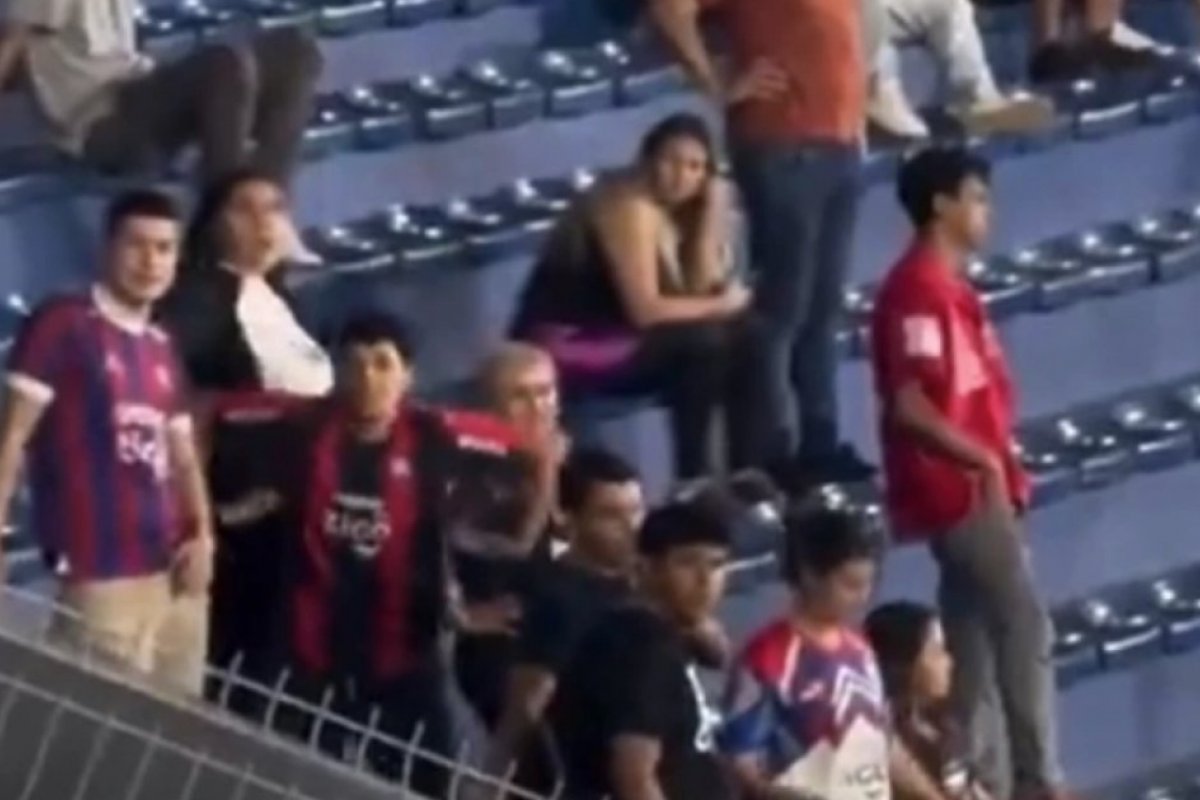 Vídeo: torcedores do Cerro Porteño-PAR são flagrados fazendo gestos racistas contra torcida do Palmeiras
