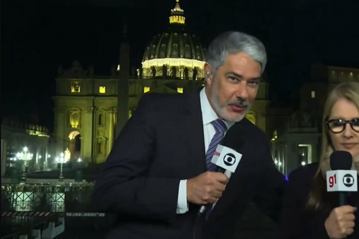 Vídeo: Ilze Scamparini 'foge' de abraço de Bonner durante ao vivo no Jornal Nacional