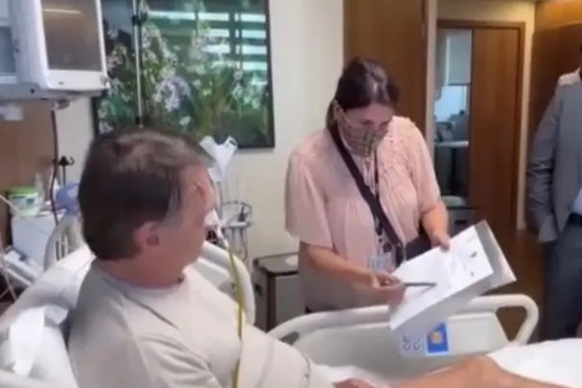 Presidente do STF, Barroso presta solidariedade à oficial que intimou Bolsonaro na UTI