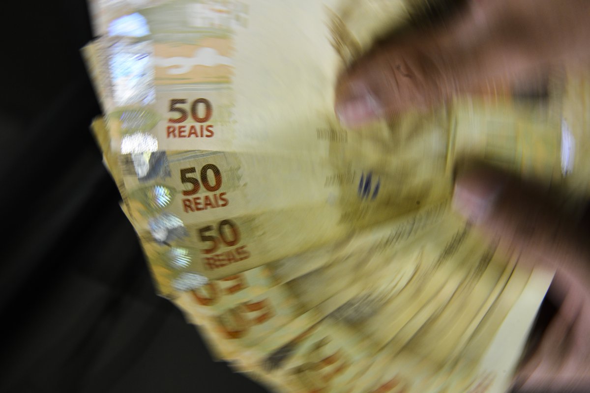 Com média de R$ 8.034, 10% mais ricos ganham 13,4 vezes a renda dos 40% mais pobres