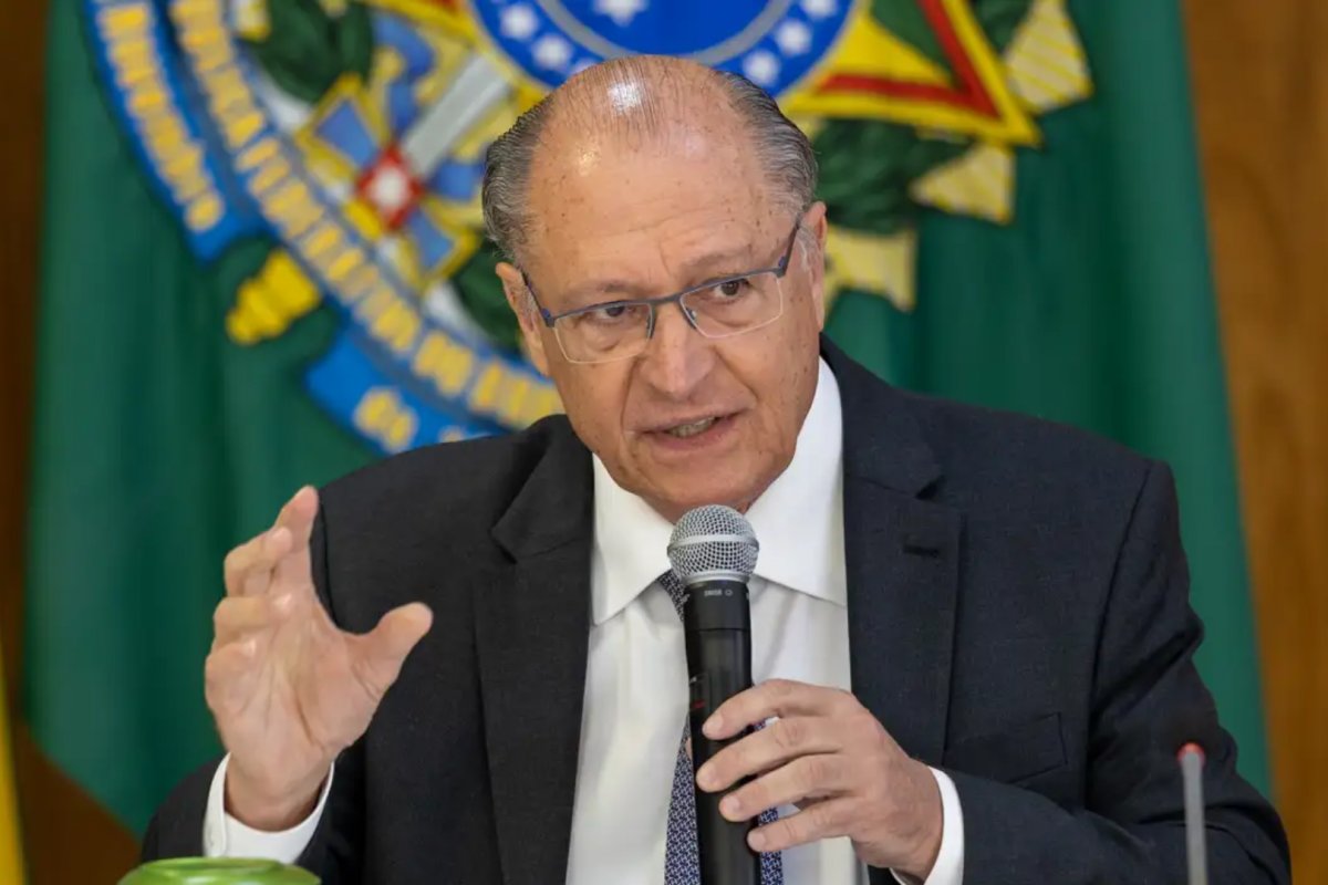 Alckmin diz não estar "feliz" com a fusão entre o PSDB e o Podemos