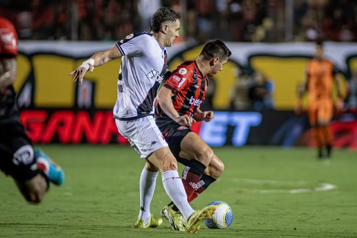 No duelo dos times em má fase, Vitória e Vasco se enfrentam no Barradão