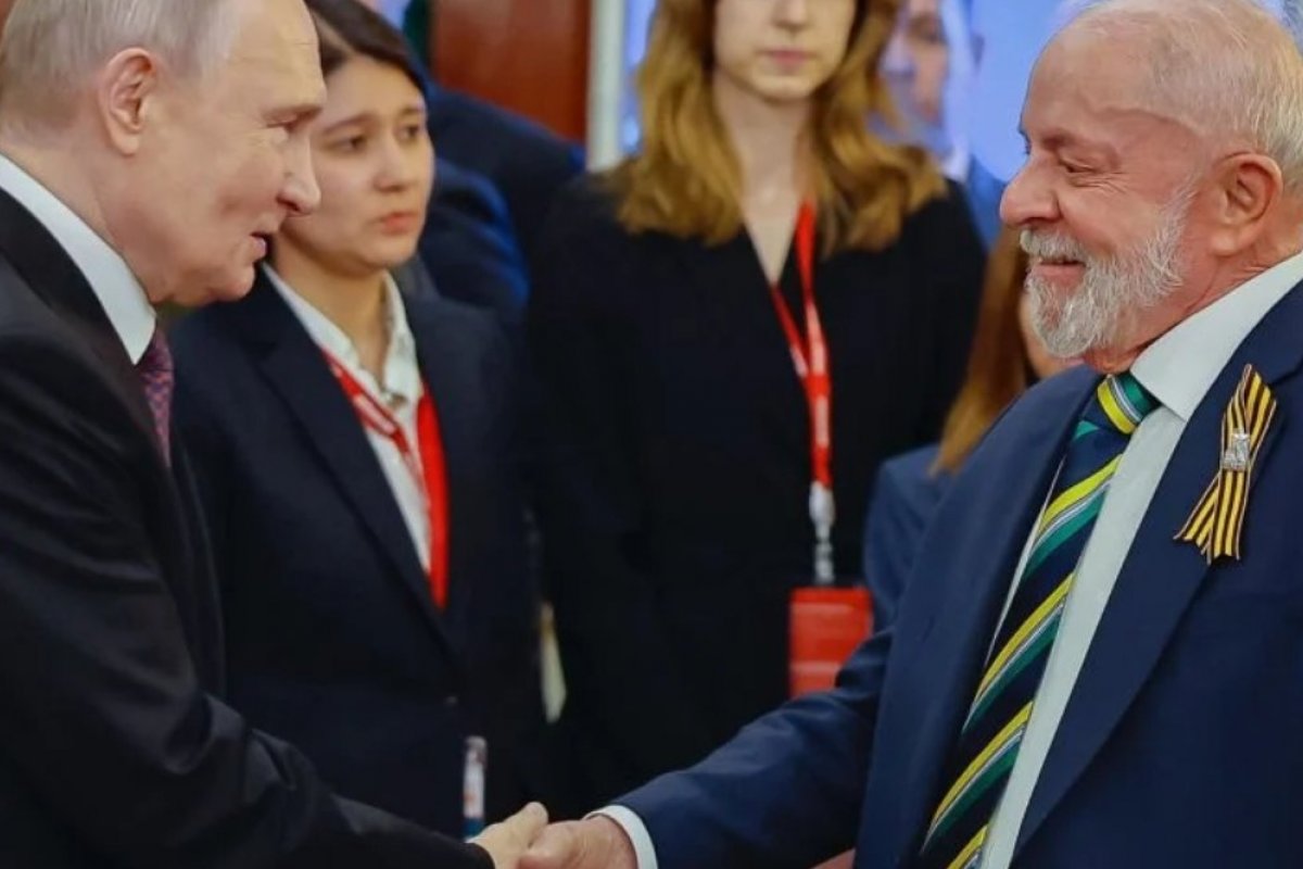 'Exploração política', diz Lula ao rebater críticas de participação ao desfile de 80 anos da vitória soviética na Segunda Guerra Mundial