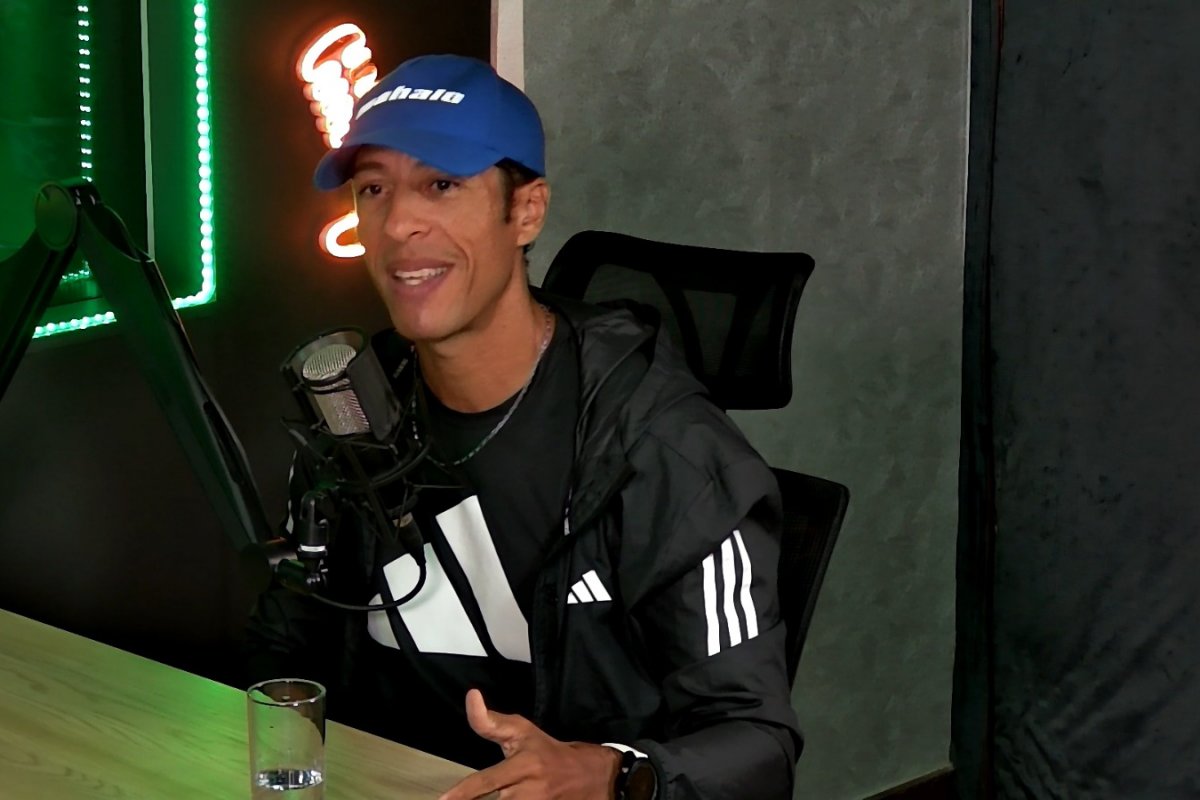 Vídeo: “A corrida machuca, mas é parte da evolução”, diz Júnior Cavalcante no podcast Fala Bola