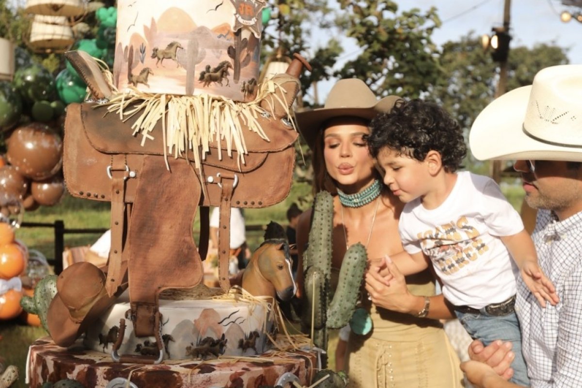Thássia Naves comemora 2 anos do Filho Joaquim ao lado de familiares em Uberlândia! 