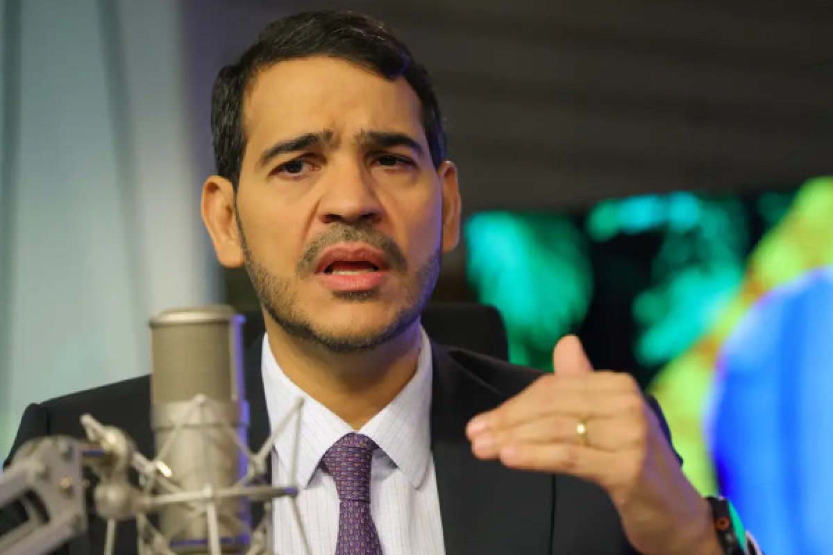 Ministro da AGU diz que governo Bolsonaro é responsável pelo 'desmantelamento' do INSS