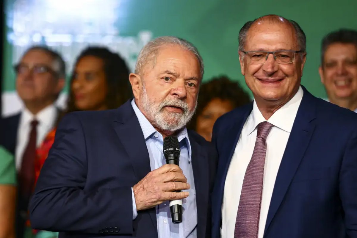 Alckmin espera convite de Lula e diz que será uma honra participar da missa de Leão XVI