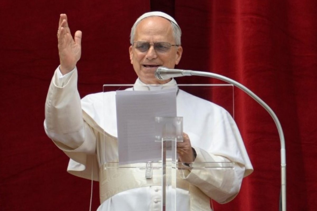 Papa Leão XIV se encontra com jornalistas, defende liberdade de imprensa e comenta utilização de IA