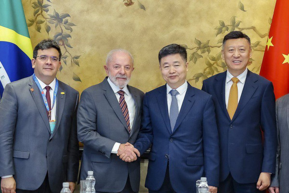 Empresa chinesa investirá R$ 1 bi em combustível verde de aviação no Brasil, anuncia governo