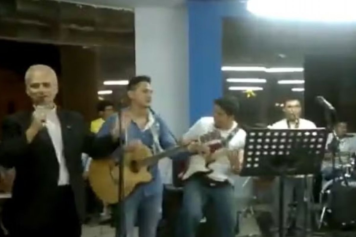 Vídeo mostra papa Leão XIV cantando e dançando em festa no Peru em 2014; veja