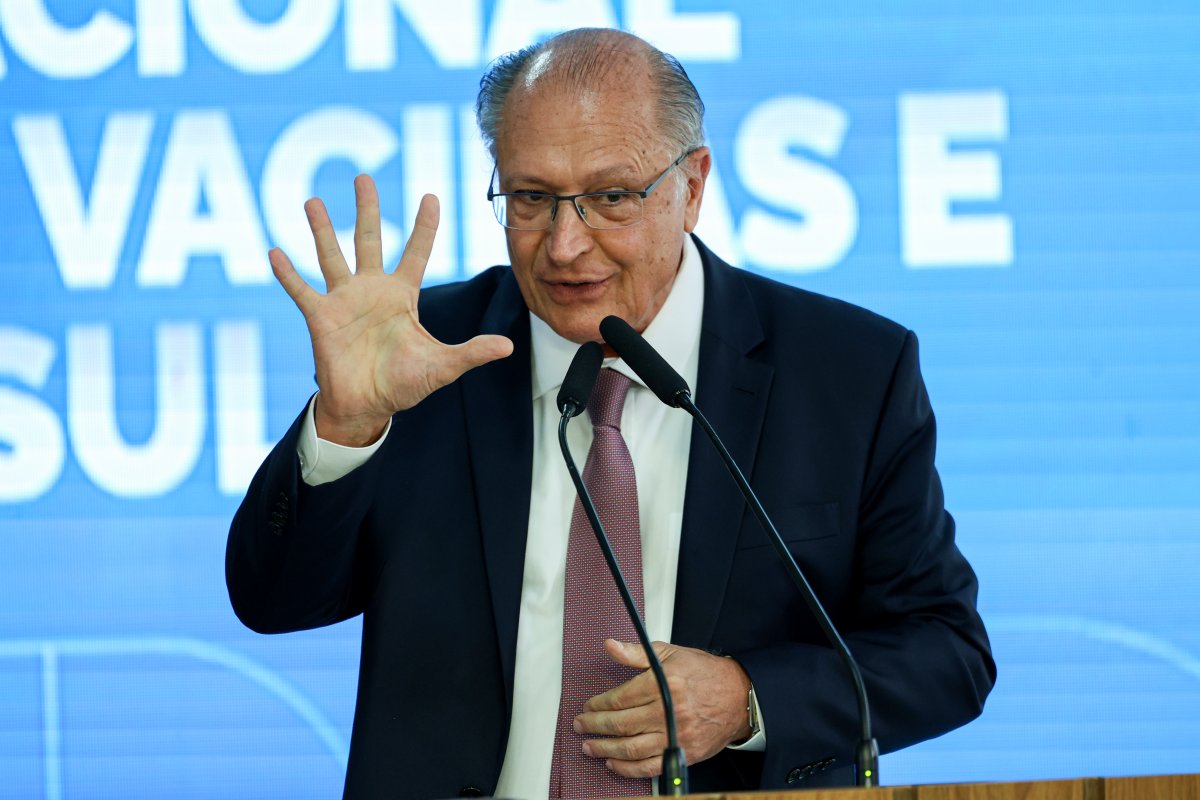 Governo quer reduzir custos do vale-alimentação, diz Alckmin