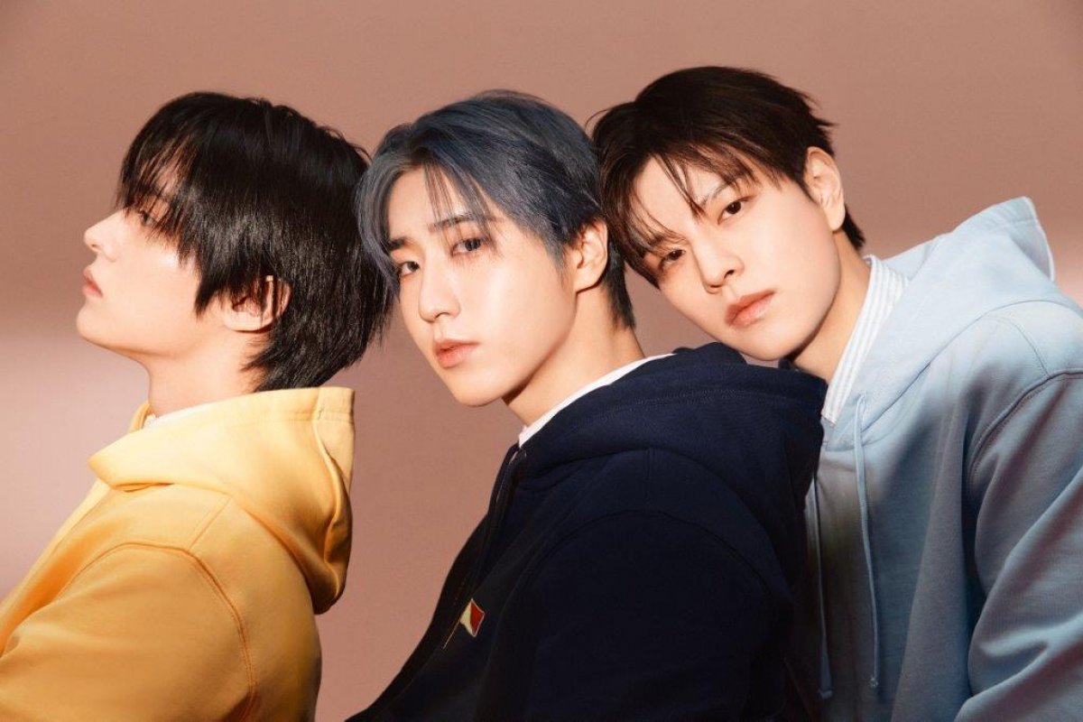Utilizando a Primavera 2025 como a estação da autoexpressão, Tommy Hilfiger apresenta campanha com Stray Kids! 