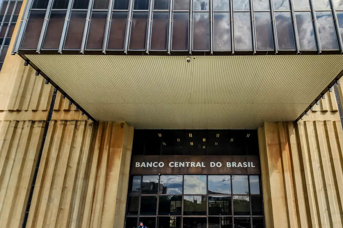 Pressão no mercado de trabalho contribuiu pata alta da Selic, diz ata do Copom