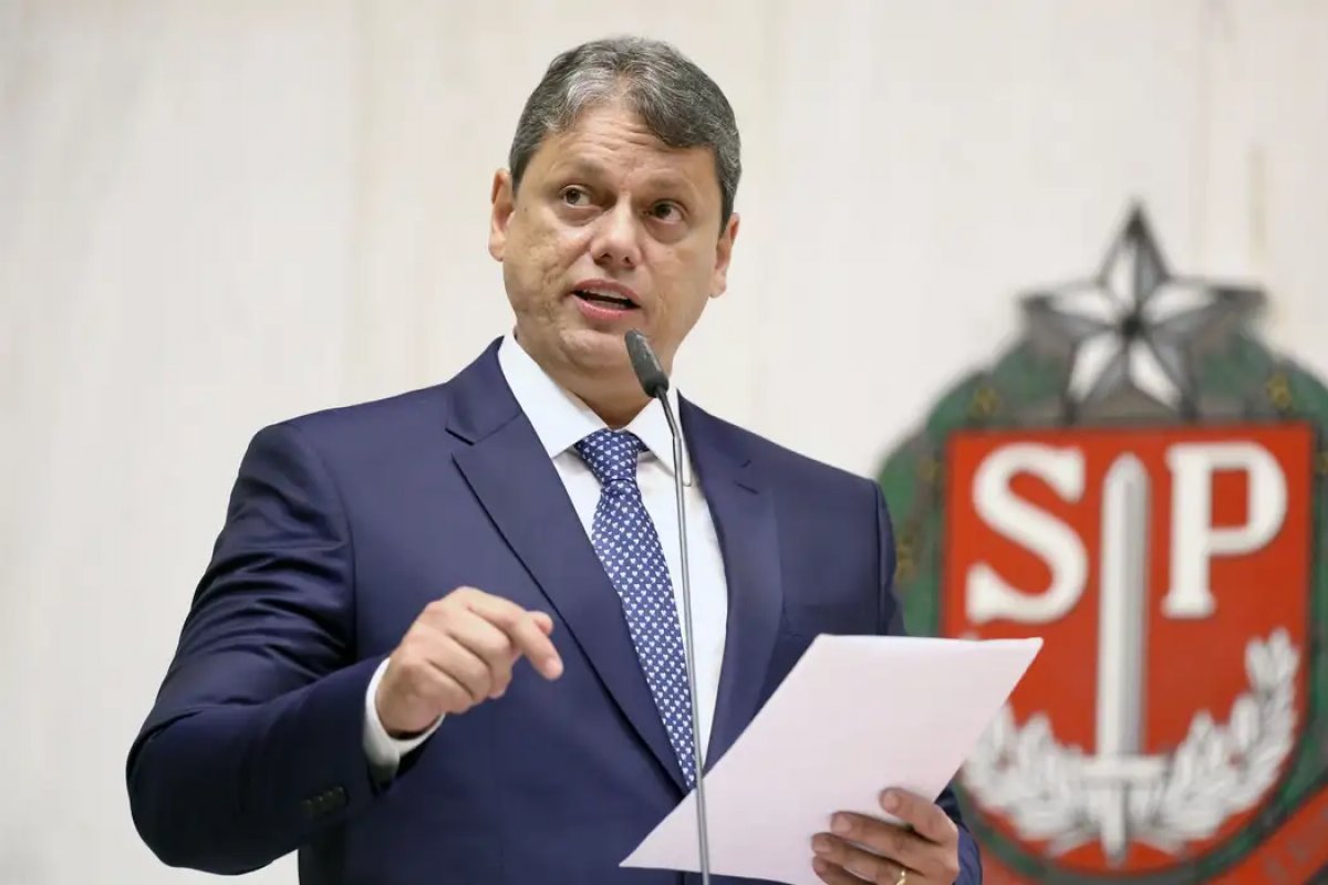 "Direita brasileira não pode ser pensada sem Bolsonaro", diz Tarcísio em Nova York