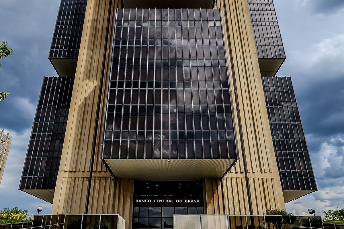Copom calcula efeito inicial do consignado CLT e alerta para estímulo da política fiscal, mostra ata