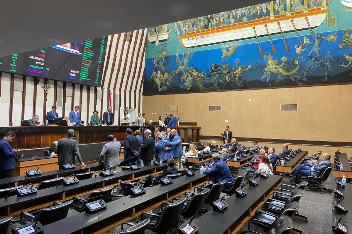 Mais empréstimos: ALBA autoriza Jerônimo a contratar crédito superior a R$ 4 bilhões