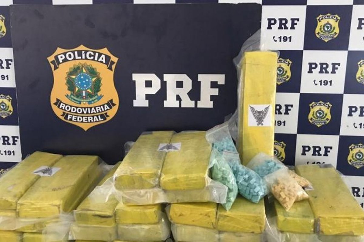 Mais de mil comprimidos de ecstasy e 20 Kg de maconha são apreendidos em ônibus na Bahia 