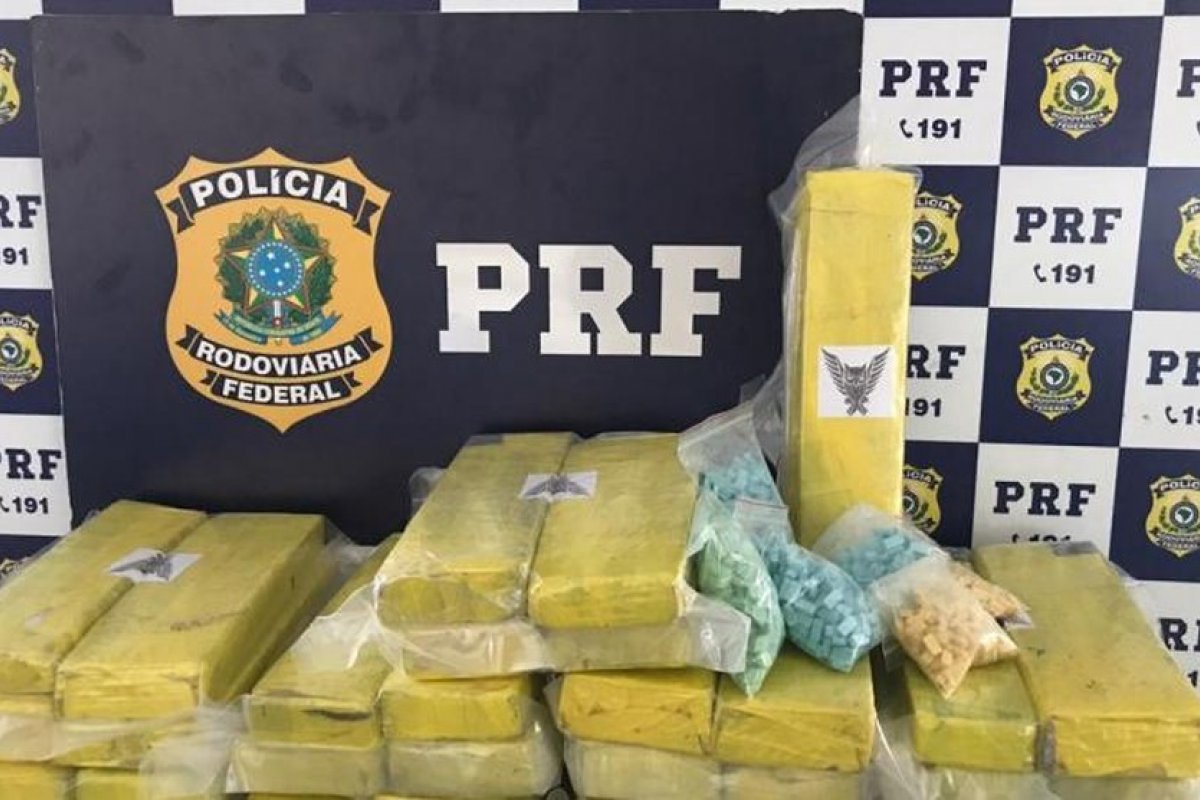 Mais de mil comprimidos de ecstasy e 20 Kg de maconha são apreendidos em ônibus na Bahia