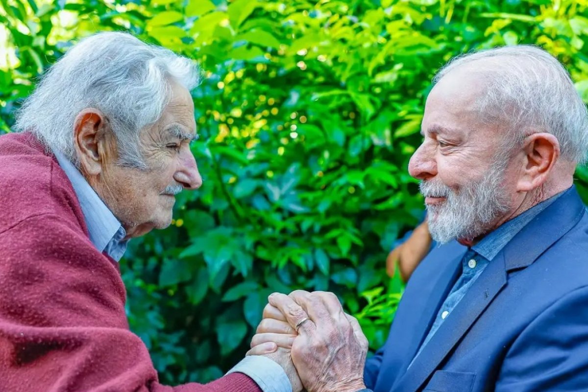 "Exemplo de ser humano", afirma Lula em homenagem a Pepe Mujica