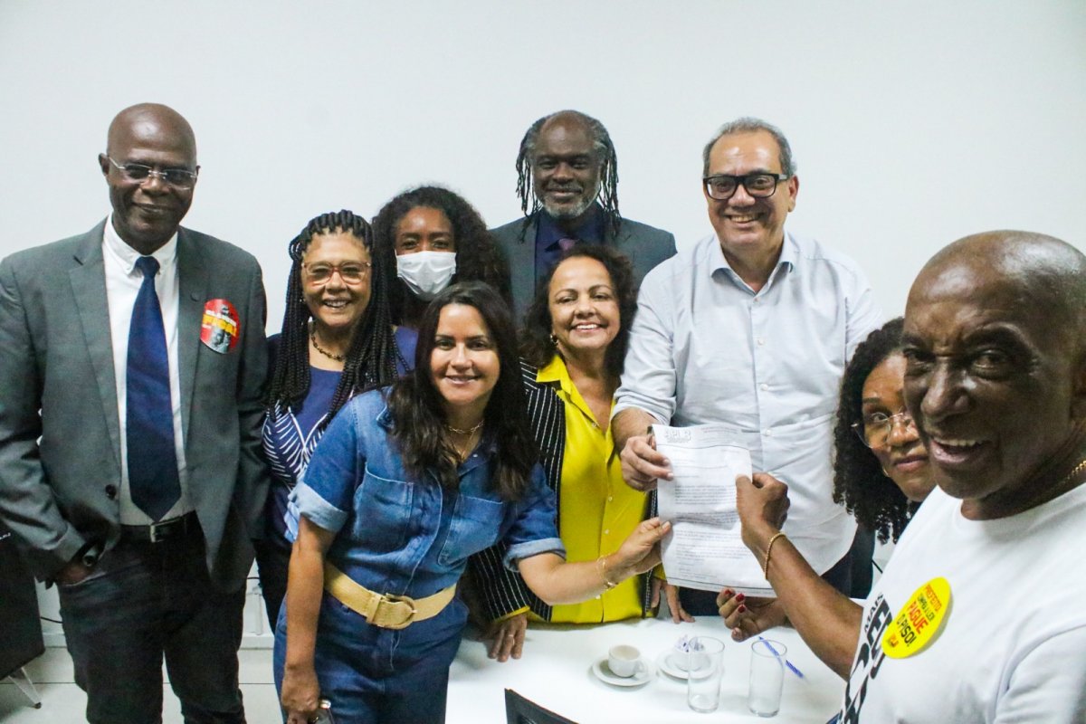 Greve dos professores: sindicato pede que Carlos Muniz faça intermédio de diálogo com Bruno Reis