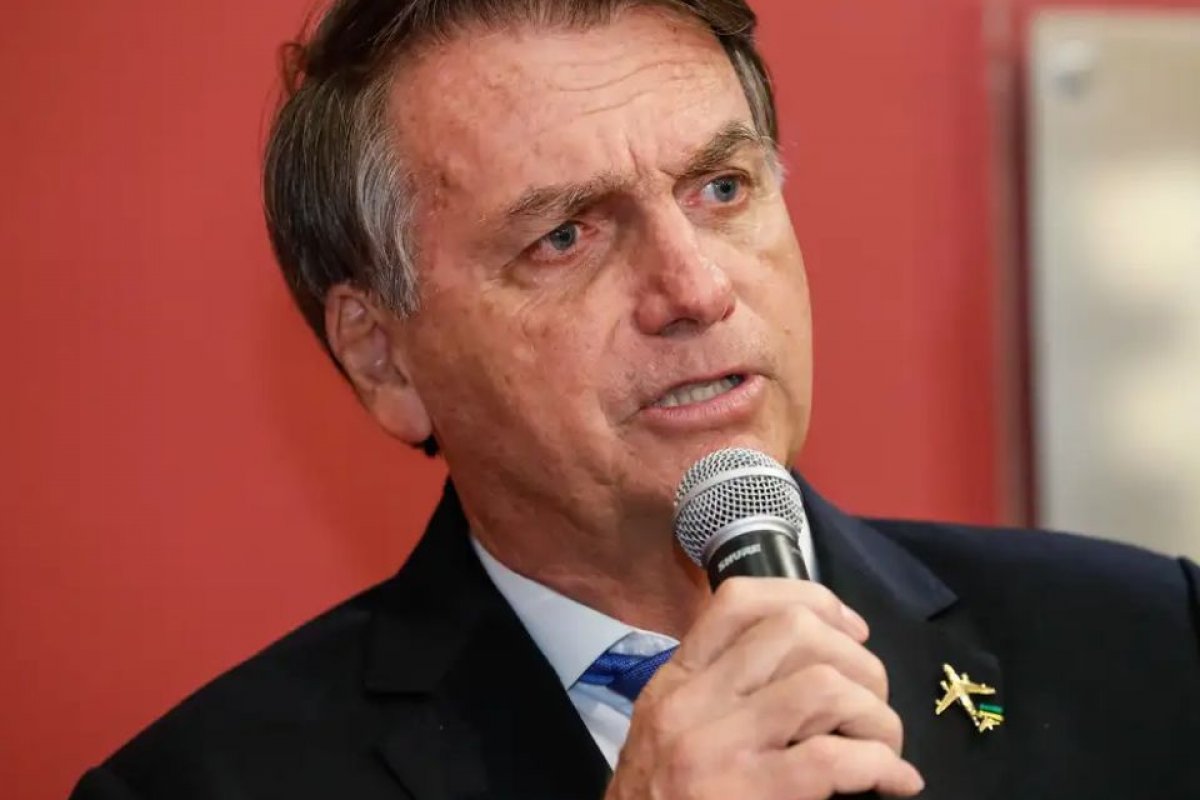 Bolsonaro admite possibilidade de corrupção no INSS em seu governo e defende investigação