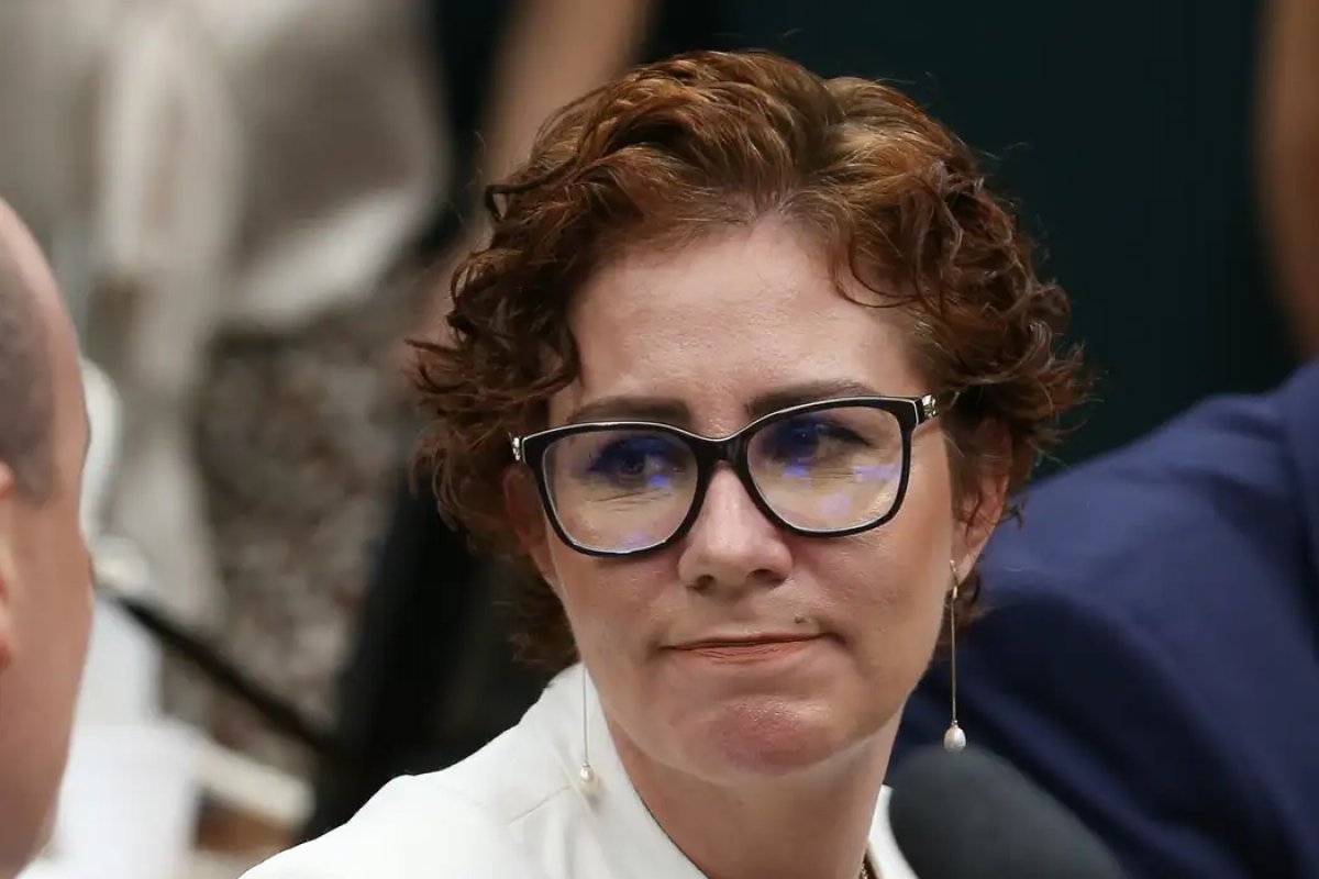 Por unanimidade, STF condena Carla Zambelli a 10 anos de prisão no caso do hacker