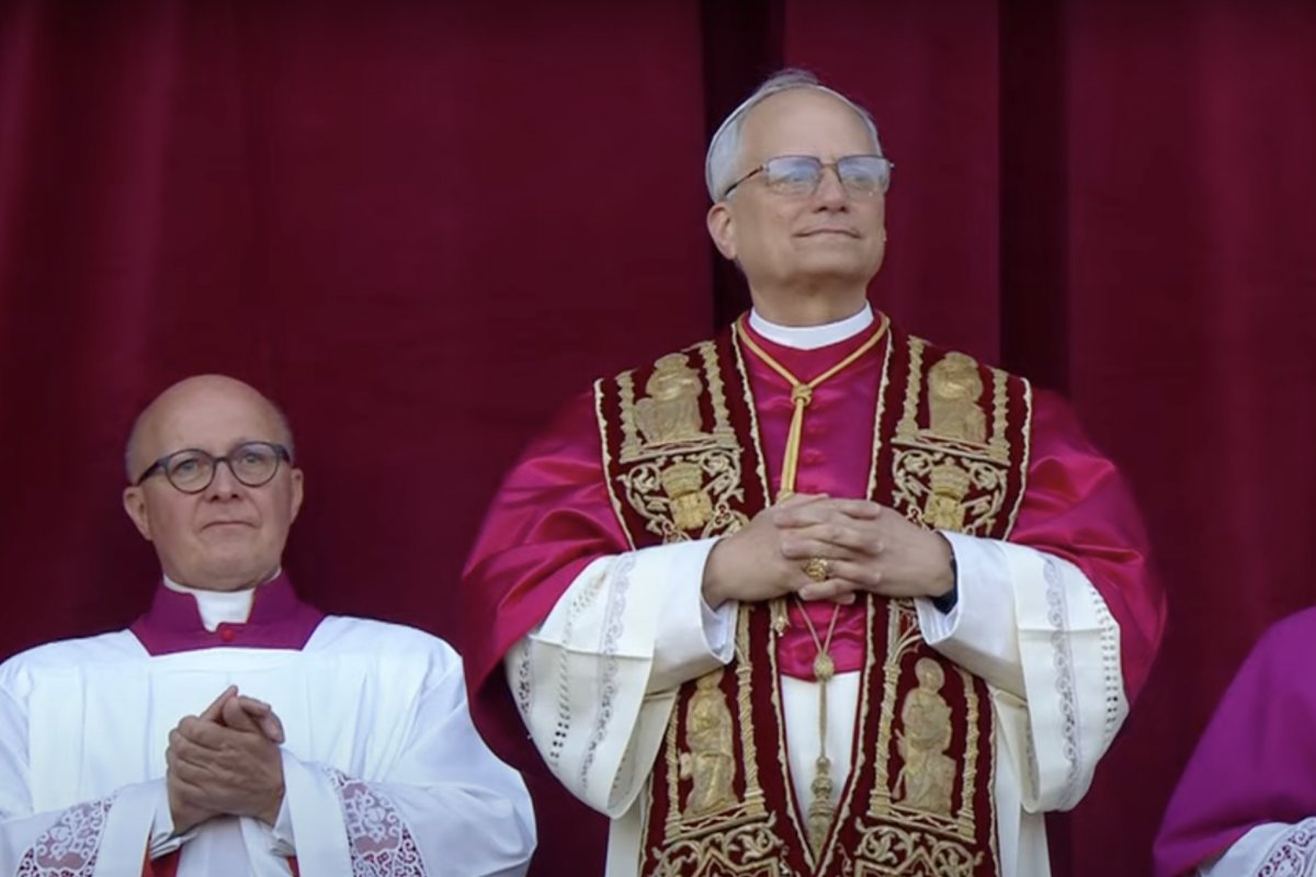 Vaticano divulga foto oficial do papa Leão XIV nesta sexta-feira (16); confira